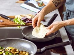 BK Koekenpan Granite Aluminium - ø 24 Cm - Keramische Anti-aanbaklaag -Keuken Kwaliteitswinkel 1b8e3e9aba94a1285b43c6f4a99e7815c8668c46 BK Inductiekoken PH00636 008 1