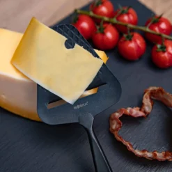 Boska Kaasschaaf Monaco+ Zwart -Keuken Kwaliteitswinkel 307084 BOSKAMonaco CheeseSlicer 8 2400x