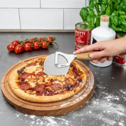 Boska Pizzasnijder Oslo+ -Keuken Kwaliteitswinkel 320540PizzaWheelOslo 3 2400x