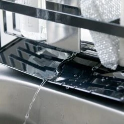 Yamazaki Gootsteenorganiser Tower Zwart -Keuken Kwaliteitswinkel 5017TOWERSPONGEANDBOTTLEHOLDERWITHDRAINERBK 7 1000x