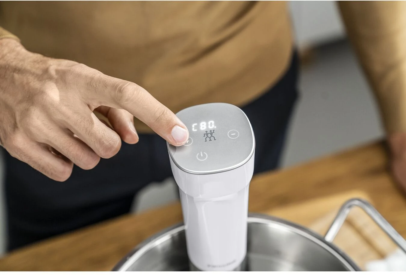 Zwilling Sous Vide Stick Enfinigy - Nauwkeurige Temperatuurinstelling - IPX7 Waterproof - Zilver/Wit 6 Zwilling Sous Vide Stick Enfinigy - Nauwkeurige Temperatuurinstelling - IPX7 Waterproof - Zilver/Wit - Afbeelding 6