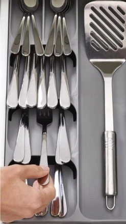 Joseph Joseph Bestekbak - 8 Vaks - DrawerStore - Grijs - 39 X 39 Cm 7 Joseph Joseph Bestekbak - 8 Vaks - DrawerStore - Grijs - 39 X 39 Cm -Keuken Kwaliteitswinkel 85127 04