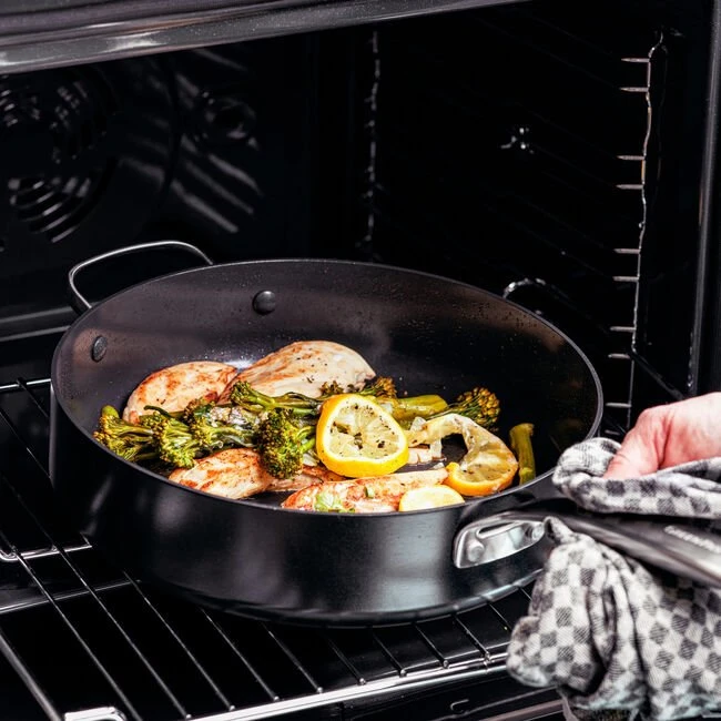 GreenPan Hapjespan Met Deksel - Copenhagen - Zwart - ø 28 Cm / 4.3 Liter - Keramische Anti-aanbaklaag 5 GreenPan Hapjespan Met Deksel - Copenhagen - Zwart - ø 28 Cm / 4.3 Liter - Keramische Anti-aanbaklaag - Afbeelding 5