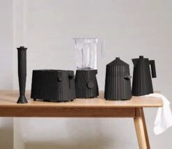 Alessi Filter-koffiezetapparaat Plissé - 1.5 Liter - Zwart - Michele De Lucchi - MDL14 B -Keuken Kwaliteitswinkel Alessi Plisse MDL06 07 08 09 10 B A4 3500pxl 3