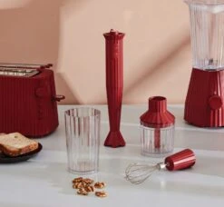 Alessi Staafmixer Plissé - 2 Standen - Rood - Michele De Lucchi - MDL10 R -Keuken Kwaliteitswinkel Alessi Staafmixer sfeer1 1