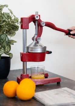 Sareva Citruspers - Gietijzer - Hevelmodel - Rood 13 Sareva Citruspers - Gietijzer - Hevelmodel - Rood -Keuken Kwaliteitswinkel Citruspers 7
