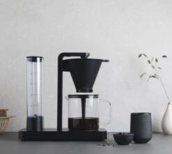 Wilfa Filter-koffiezetapparaat Performance Black - 1.25 Liter - WI602263 -Keuken Kwaliteitswinkel Coffee Brewer Performance WSPL 3B Environment LightBG Hor 638eed4ceb6577.05374313 1