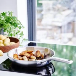 KitchenAid Koekenpan - Multi-Ply RVS - ø 24 Cm - Zonder Anti-aanbaklaag -Keuken Kwaliteitswinkel KA Koekenpan Multiply Stainless 2 1