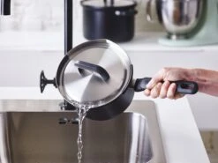 BK Pannenset Flow Cool - Zwart / RVS - 4 Delige Set 12 BK Pannenset Flow Cool - Zwart / RVS - 4 Delige Set -Keuken Kwaliteitswinkel bff19d98eb3c21bdf39016c85eb7e1f4b22fa96f BK Flow cool Bl Cvd Saucepan Pour