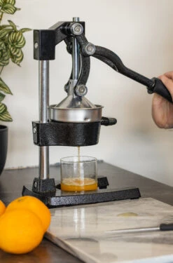 Sareva Citruspers - Gietijzer - Hevelmodel - Zwart 12 Sareva Citruspers - Gietijzer - Hevelmodel - Zwart -Keuken Kwaliteitswinkel citruspers 5