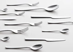 Alessi Tafelvork Ovale - REB09/2 - Door Ronan & Erwan Bouroullec -Keuken Kwaliteitswinkel dezeen Ovale cutlery by Ronan and Erwan Bouroullec for Alessi 12 1 4