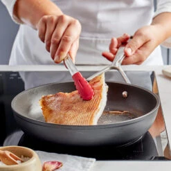 Demeyere Koekenpannen Alu Pro 5 - Duraslide Titanium - ø 20 + 24 Cm - Standaard Anti-aanbaklaag -Keuken Kwaliteitswinkel pdp masonry content demeyere alu pro dura 5 pan soft utensils 750x750