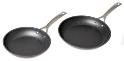 Le Creuset Koekenpannenset Les Forgées TNS - ø 24 En 28 Cm - Standaard Anti-aanbaklaag -Keuken Kwaliteitswinkel product 1 2