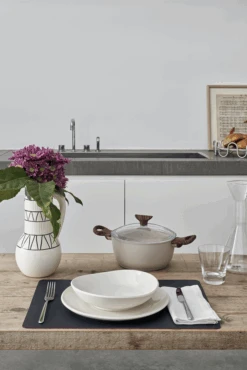 Sambonet Braadpan Rock 'n' Rose - Creme - ø 24 Cm / 4.5 Liter - Standaard Anti-aanbaklaag -Keuken Kwaliteitswinkel sambonet rock n rose sfeer9