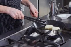 Sambonet Serveerpincet Zwart -Keuken Kwaliteitswinkel sambonet serveerpincet zwart sfeer3