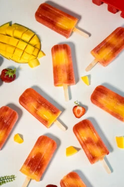 Sareva IJsjesmaker - 10 Ijsjes - Rood - Siliconen - Easy Release - Herbruikbaar -Keuken Kwaliteitswinkel sareva ijsjesmaker