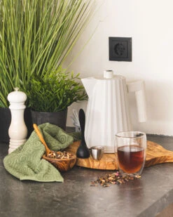 Alessi Waterkoker Plissé - Droogkookbeveiliging - Wit - Michele De Lucchi - 1 Liter - MDL06/1 W -Keuken Kwaliteitswinkel waterkoker klein 1