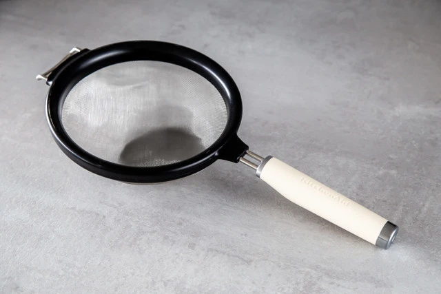 KitchenAid Zeef Core - ø 18 Cm - Amandelwit 2 KitchenAid Zeef Core - ø 18 Cm - Amandelwit - Afbeelding 2